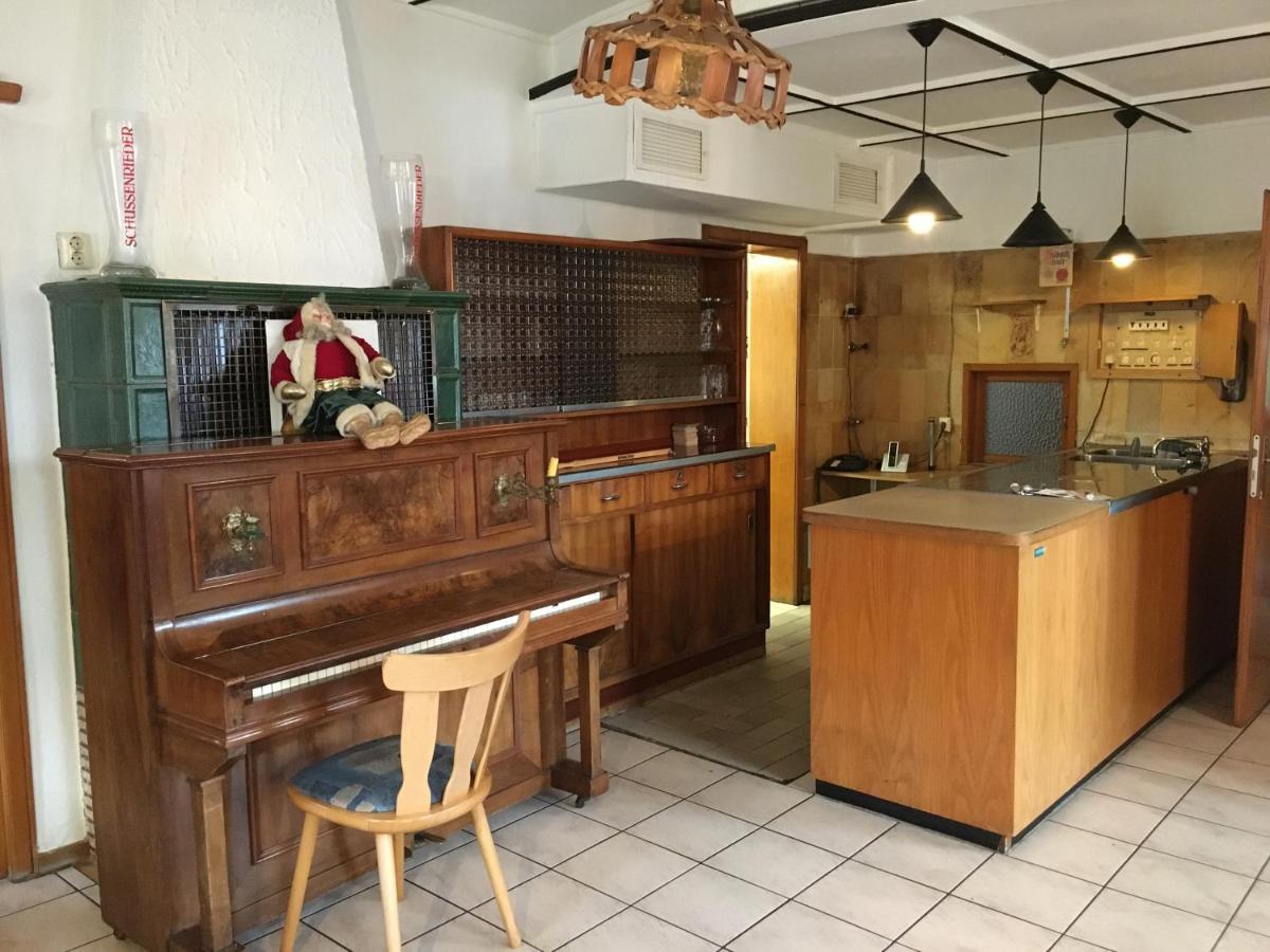 Kreuz! Einfach. Guenstig. Schlafen. Bed and Breakfast Ulm Exteriör bild