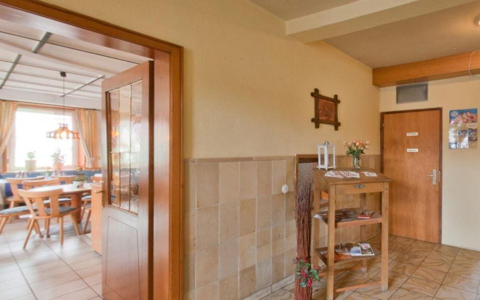 Kreuz! Einfach. Guenstig. Schlafen. Bed and Breakfast Ulm Exteriör bild